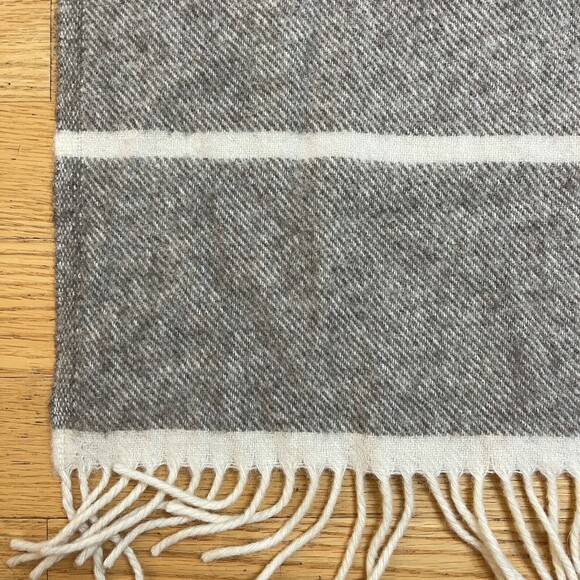 Pure Nature 80% Wool 20% Merino Wool Throw Blanket Fringe Brown Beige - Picture 3 of 3